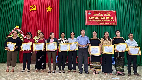 Xã Ea Drơng: Tổ chức “ngày hội Đại đoàn kết toàn dân tộc” năm 2020